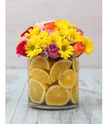 Mix Chrysanthemum and Roses with Lemon slices in Glass